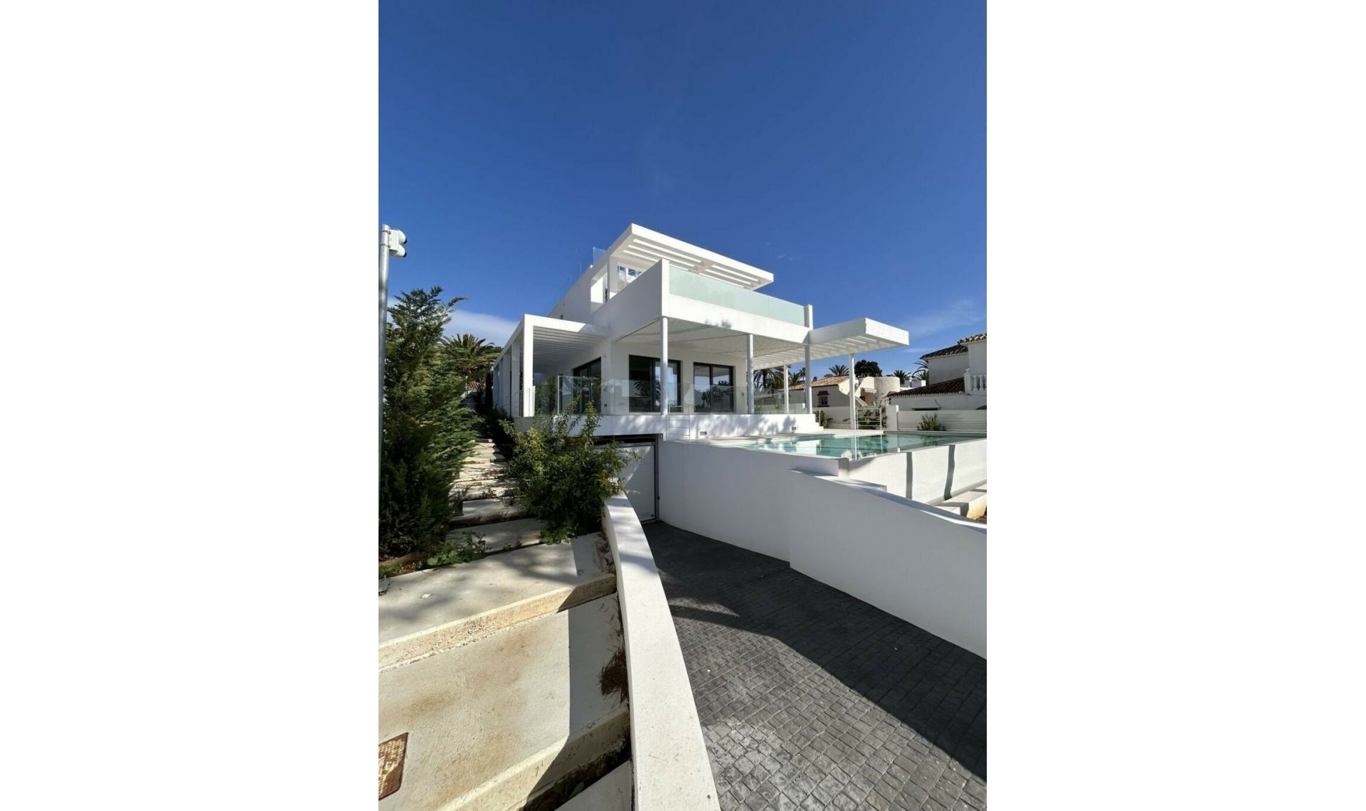 Resale - House -
Marbesa