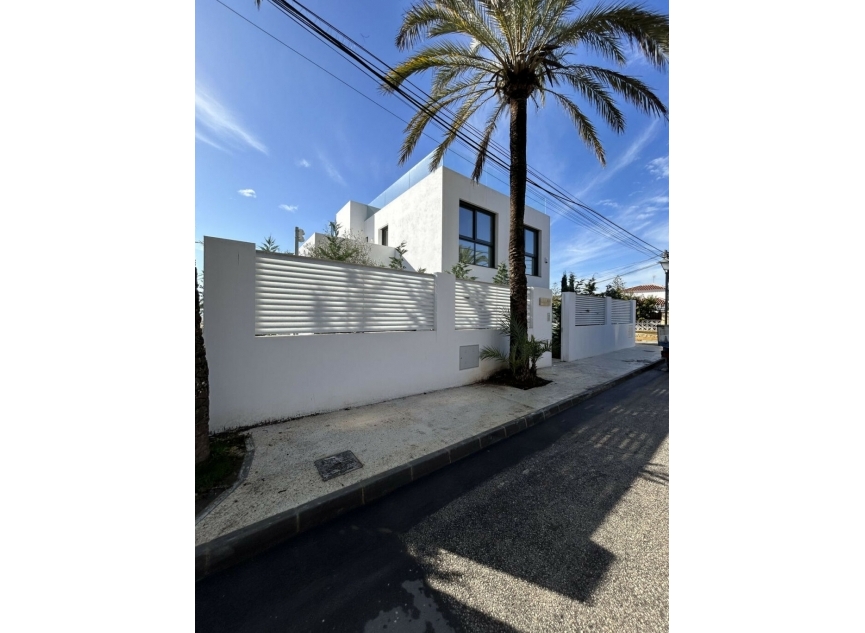 Resale - House -
Marbesa