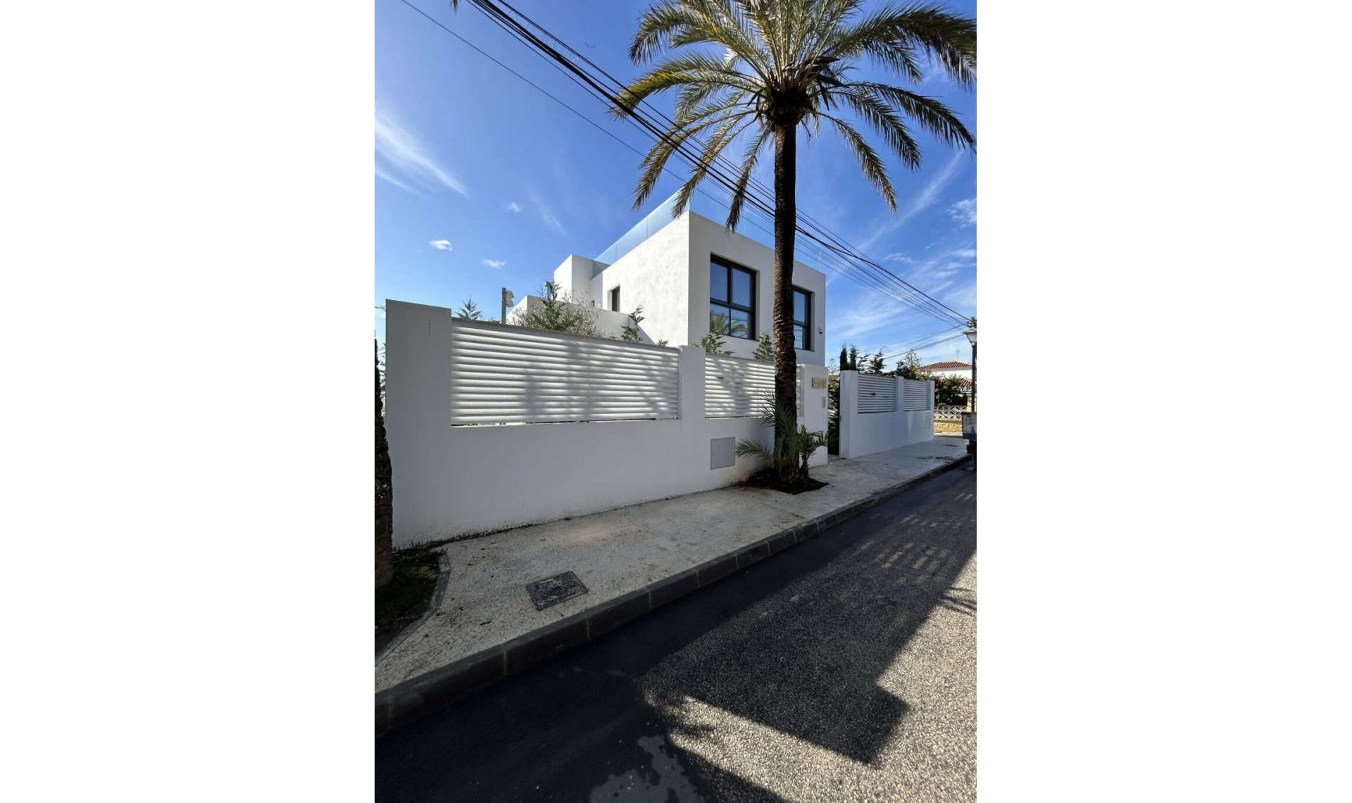 Resale - House -
Marbesa