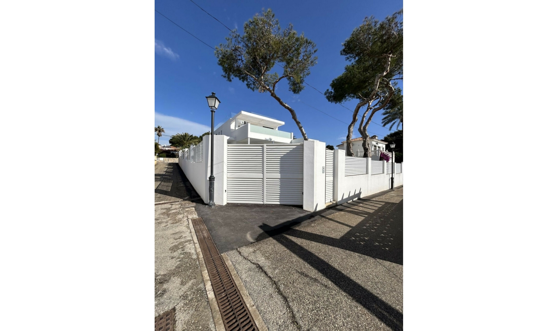 Resale - House -
Marbesa