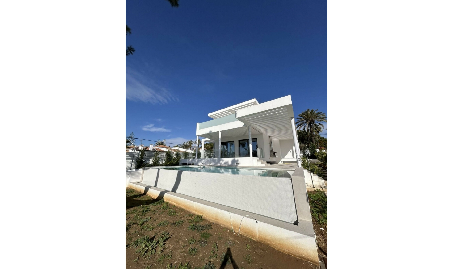 Resale - House -
Marbesa