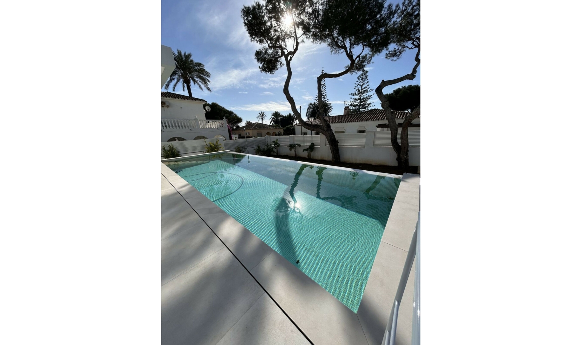 Resale - House -
Marbesa