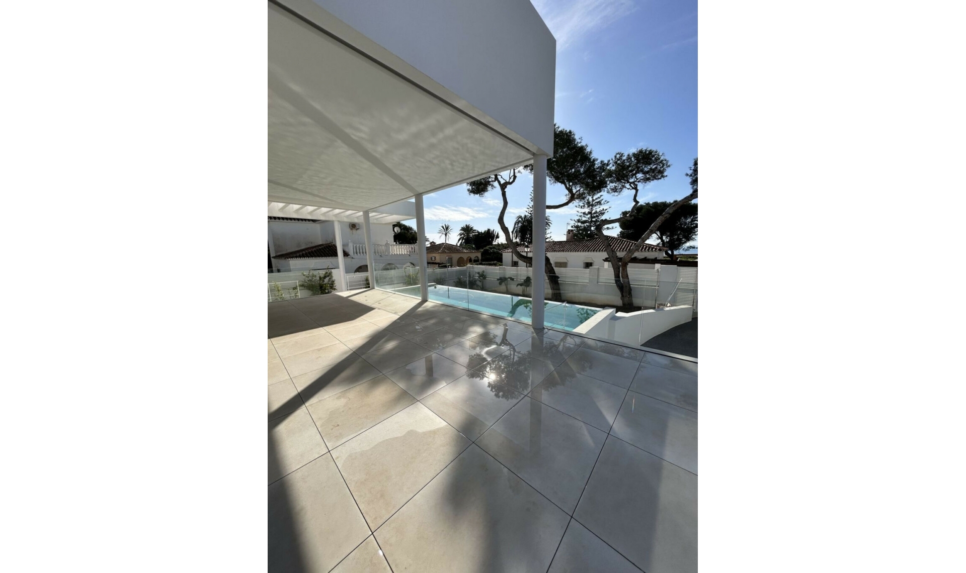 Resale - House -
Marbesa