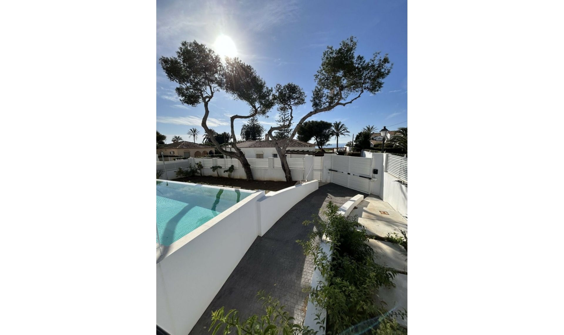 Resale - House -
Marbesa