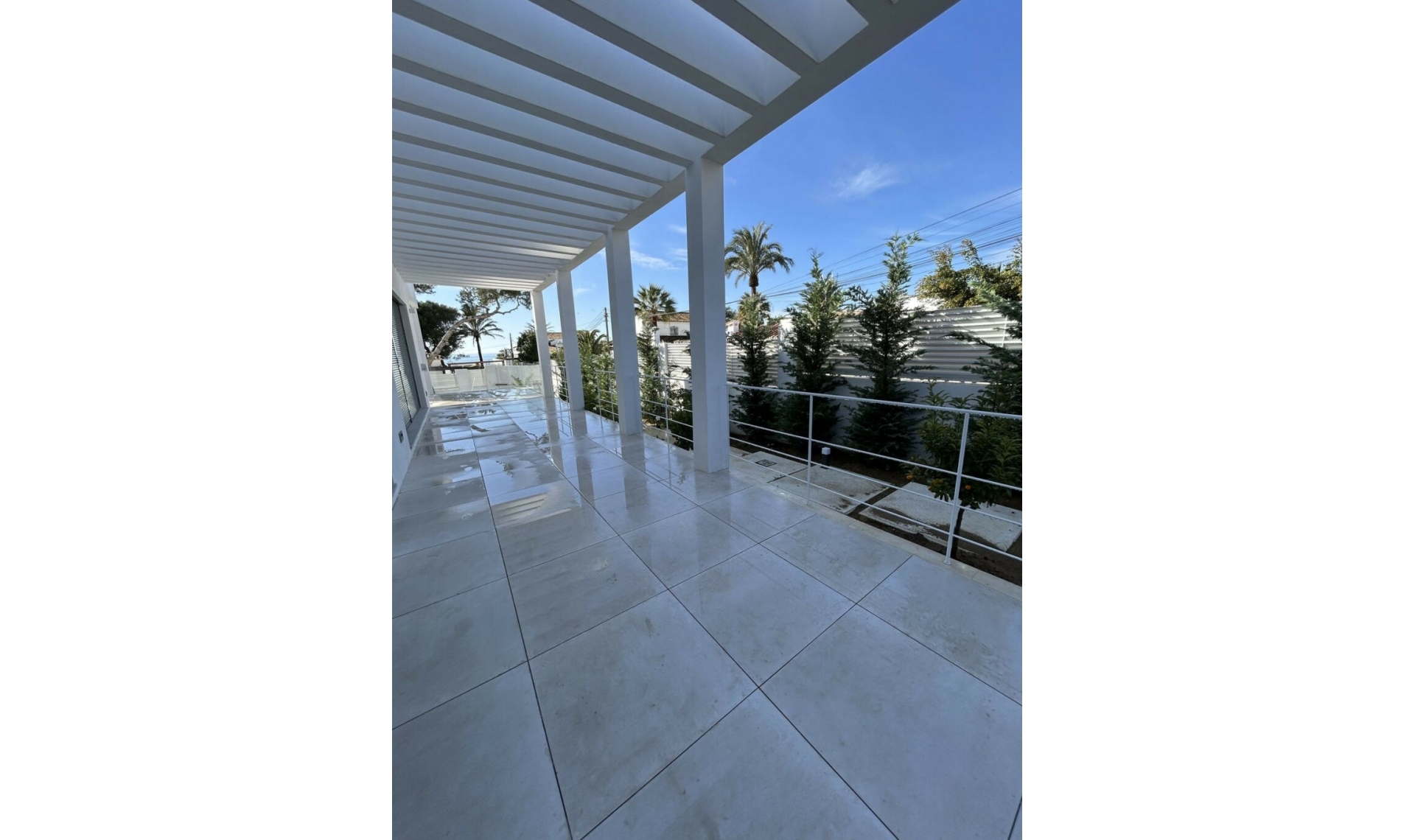 Resale - House -
Marbesa