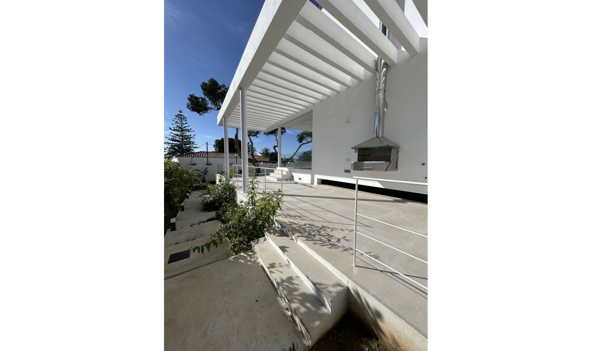 Resale - House -
Marbesa