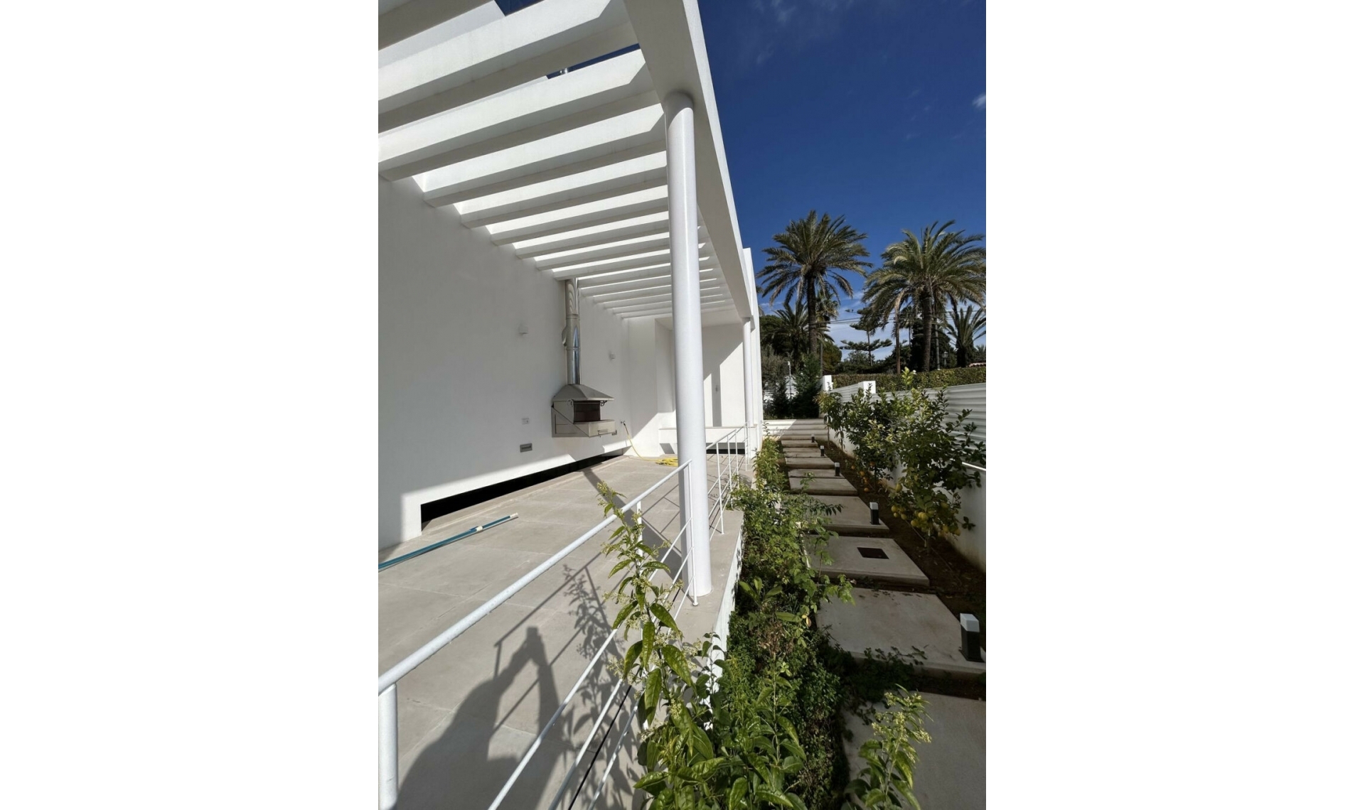 Resale - House -
Marbesa