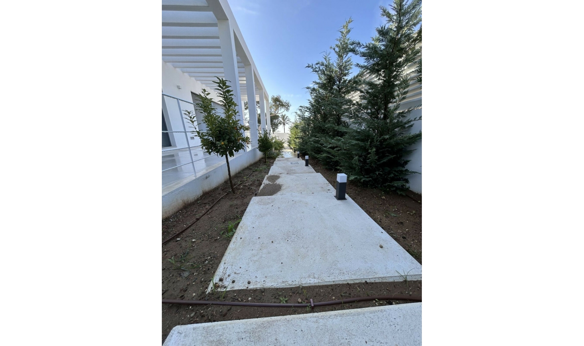 Resale - House -
Marbesa