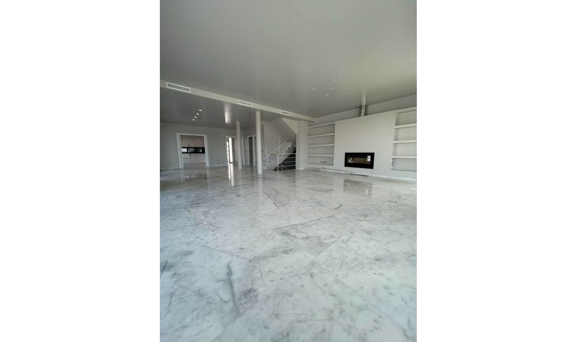Resale - House -
Marbesa