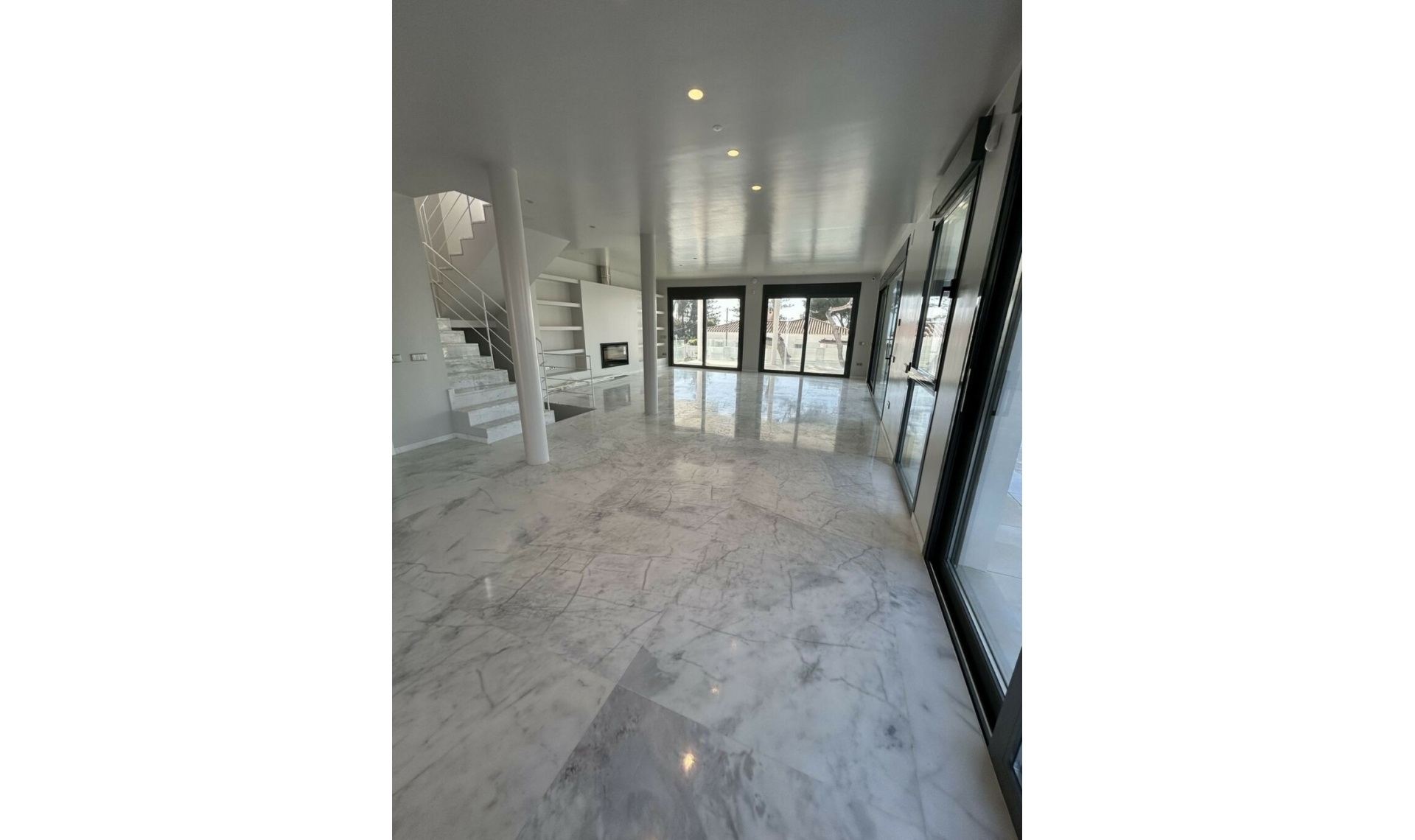 Resale - House -
Marbesa