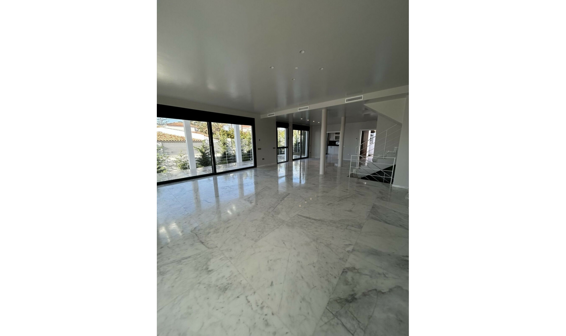 Resale - House -
Marbesa