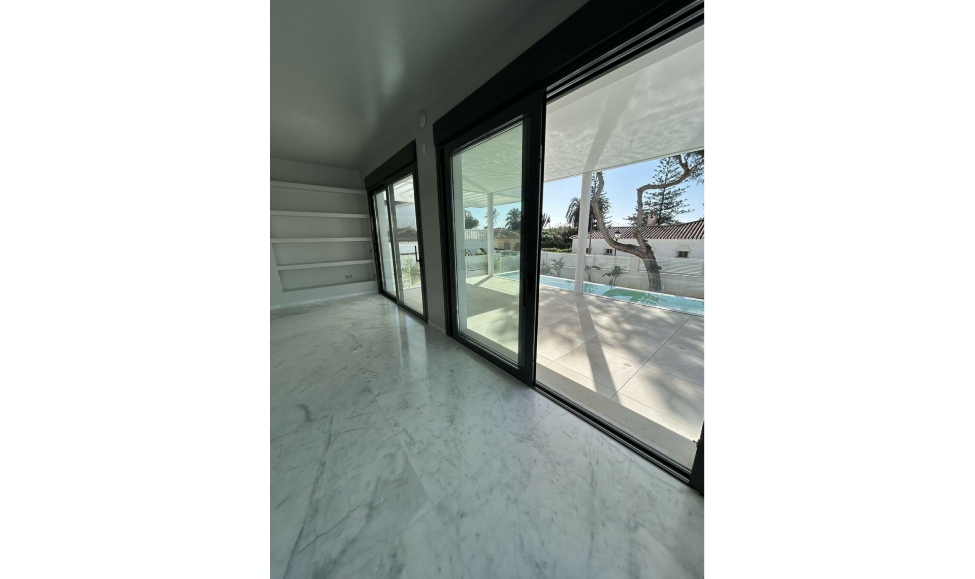Resale - House -
Marbesa