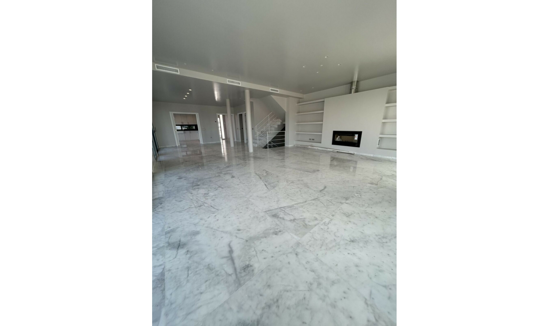 Resale - House -
Marbesa
