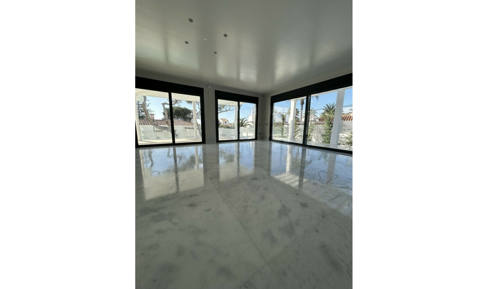 Resale - House -
Marbesa