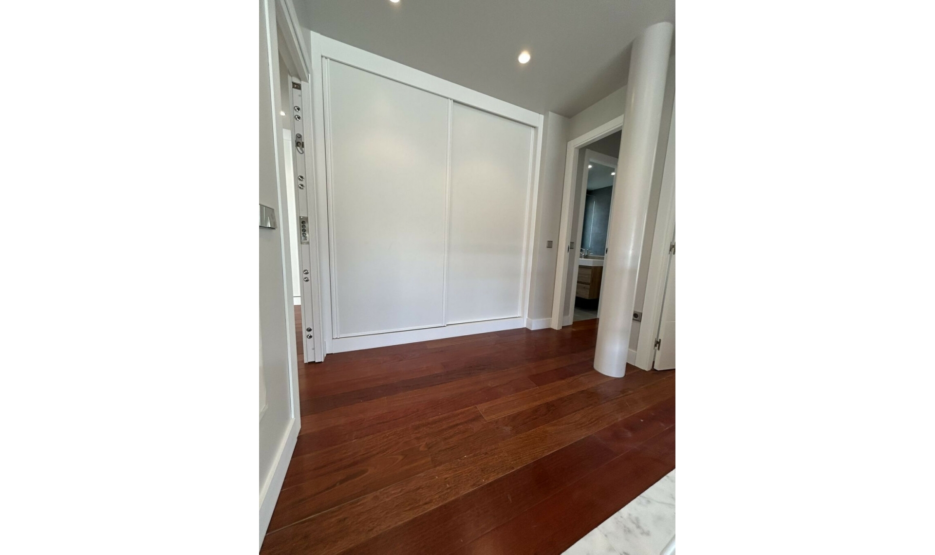 Resale - House -
Marbesa