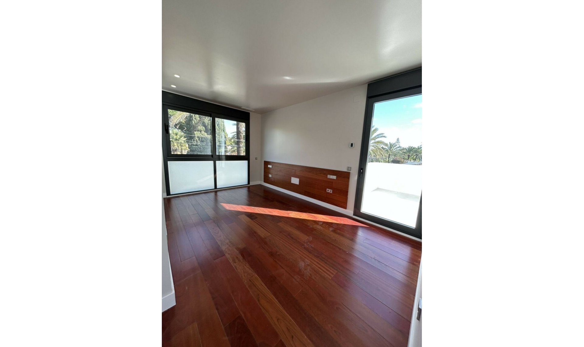 Resale - House -
Marbesa