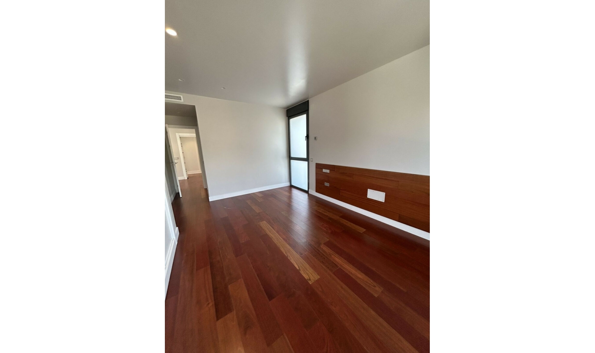 Resale - House -
Marbesa