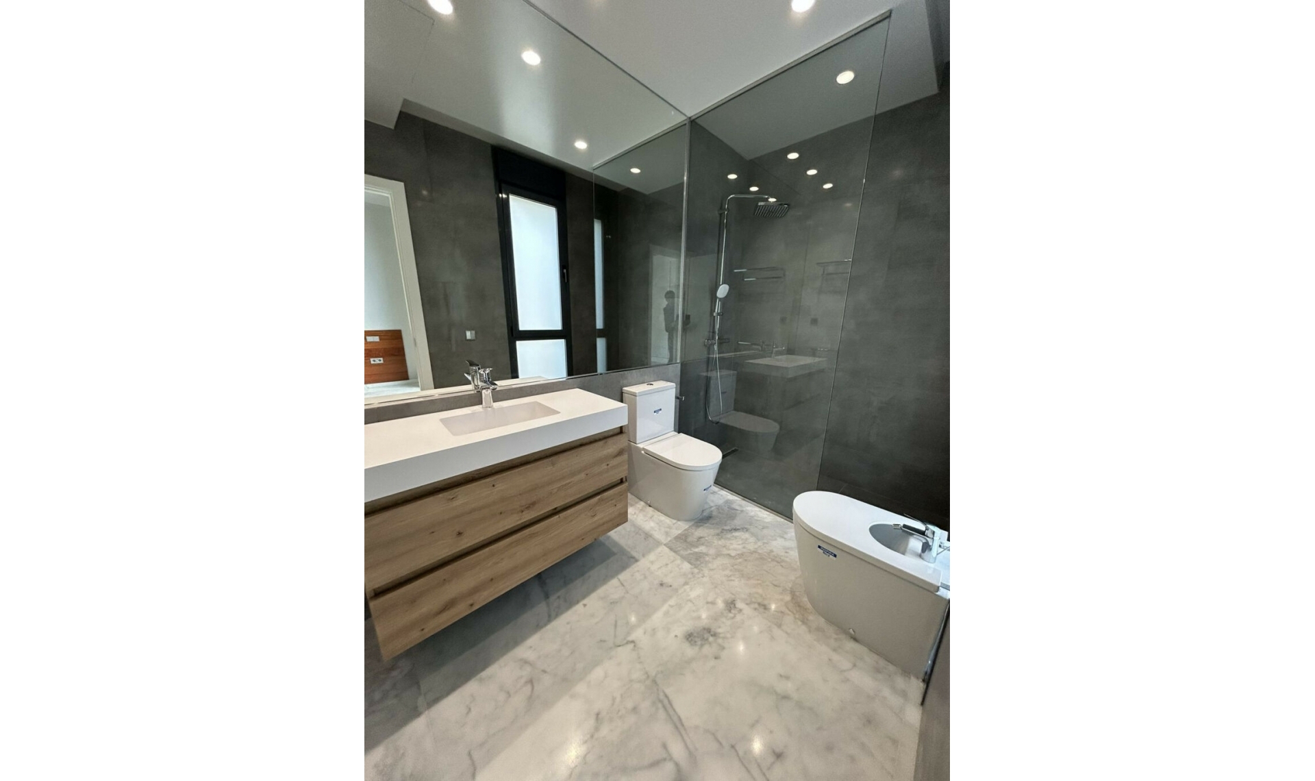 Resale - House -
Marbesa