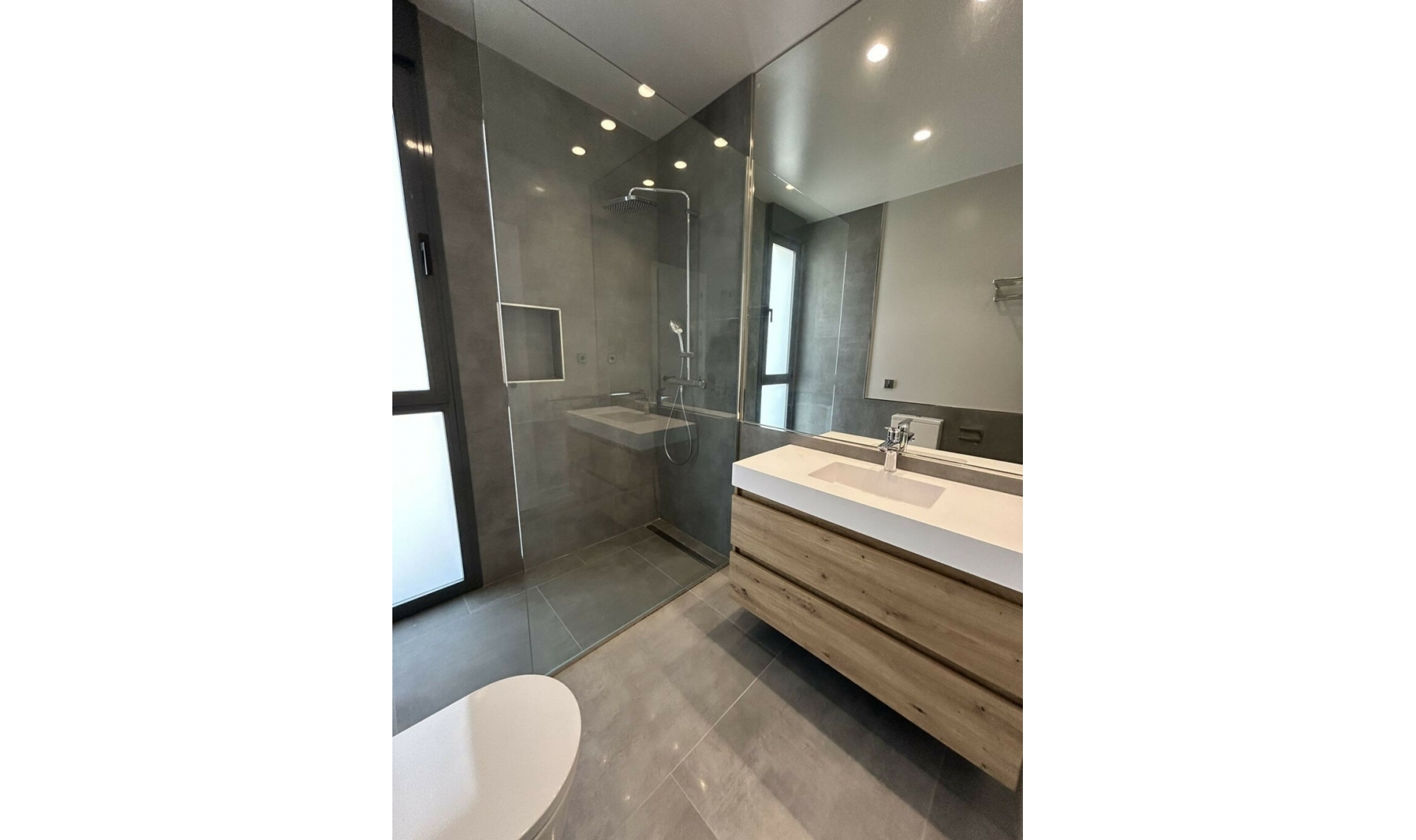 Resale - House -
Marbesa