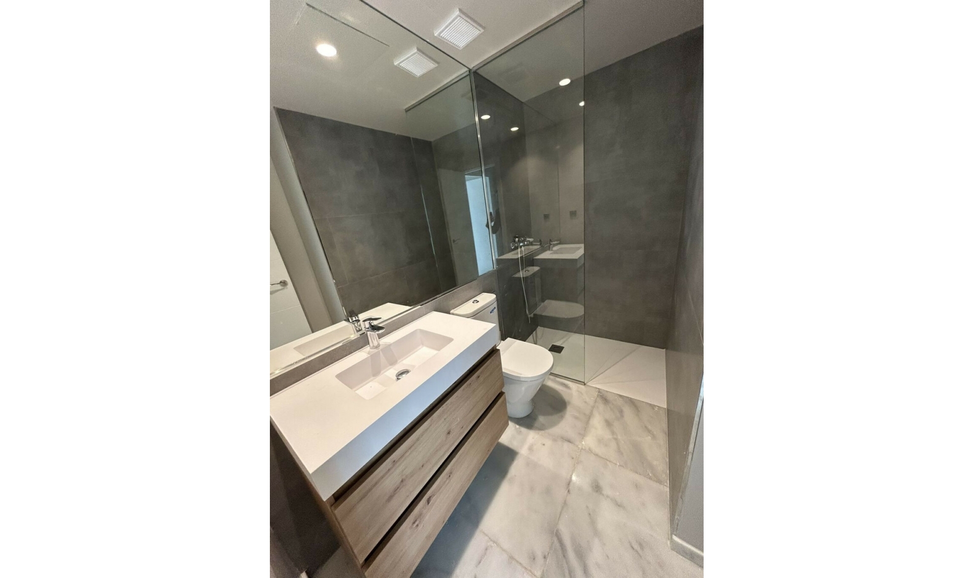 Resale - House -
Marbesa