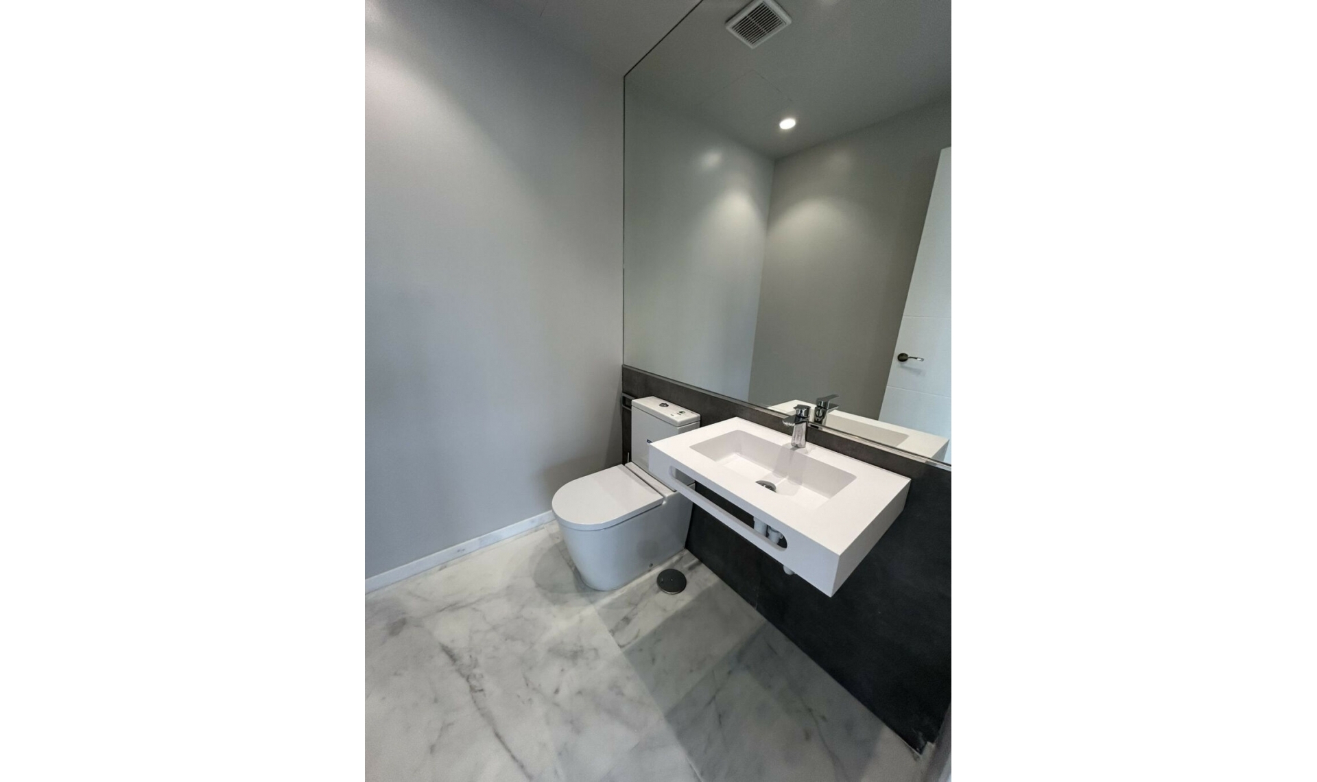 Resale - House -
Marbesa