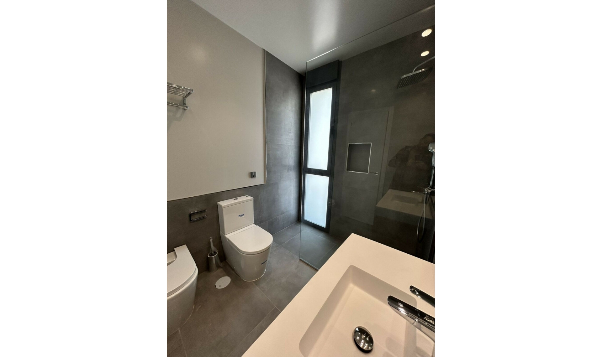 Resale - House -
Marbesa