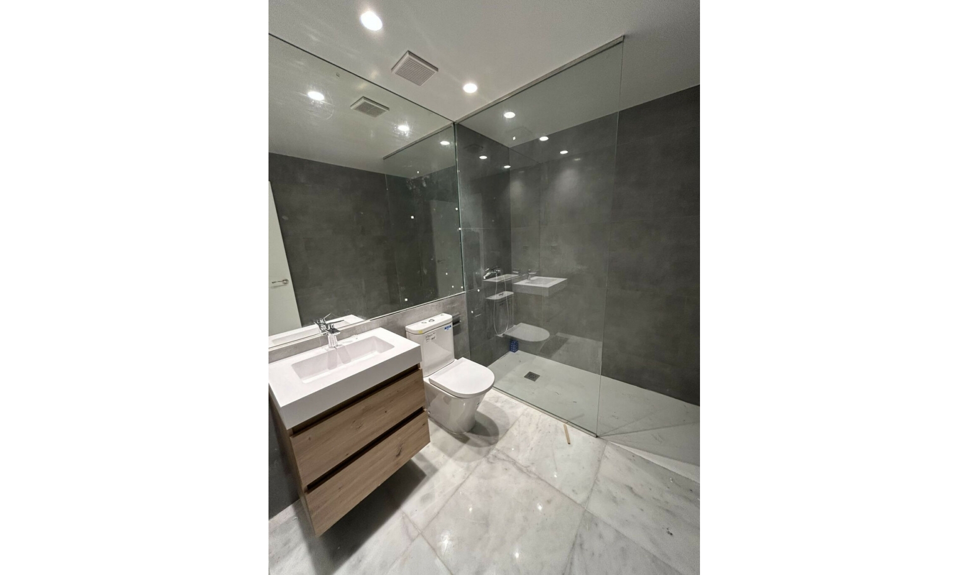 Resale - House -
Marbesa