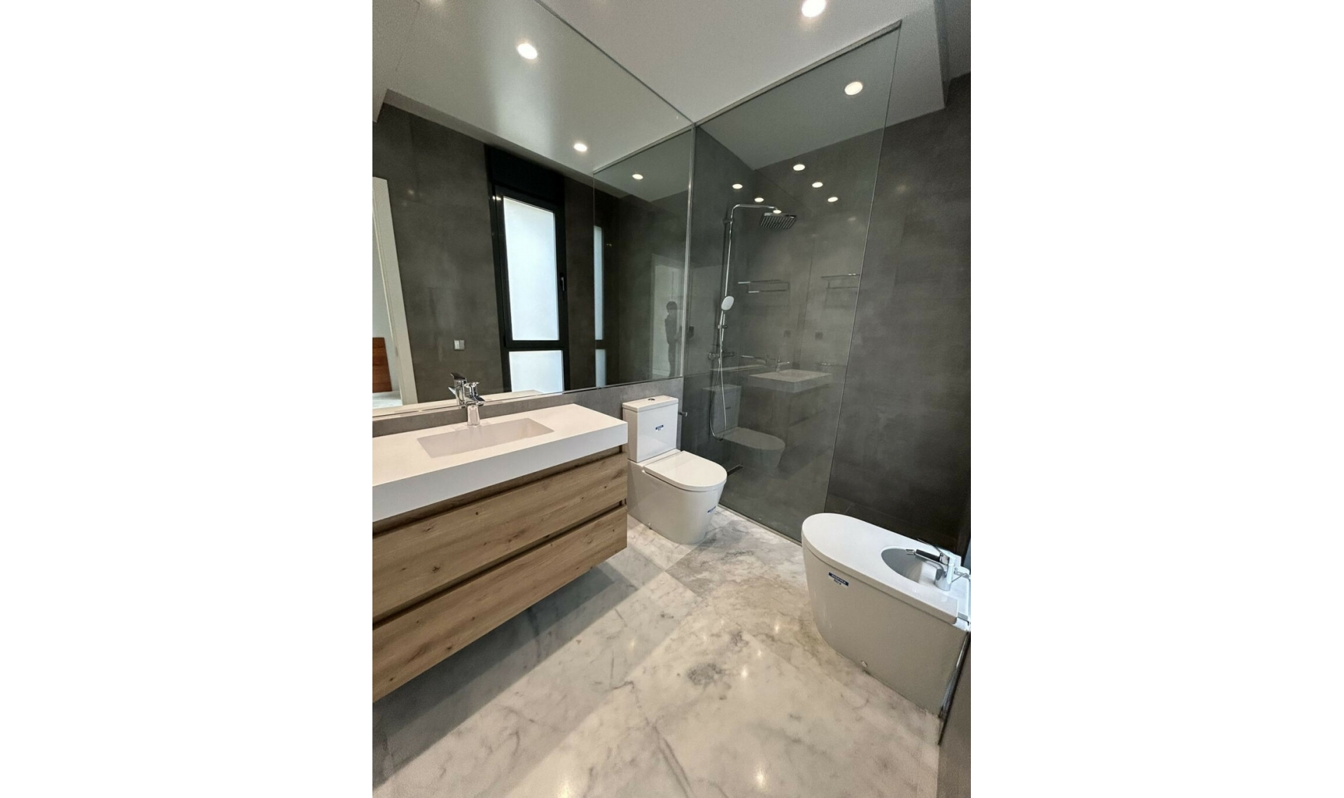 Resale - House -
Marbesa