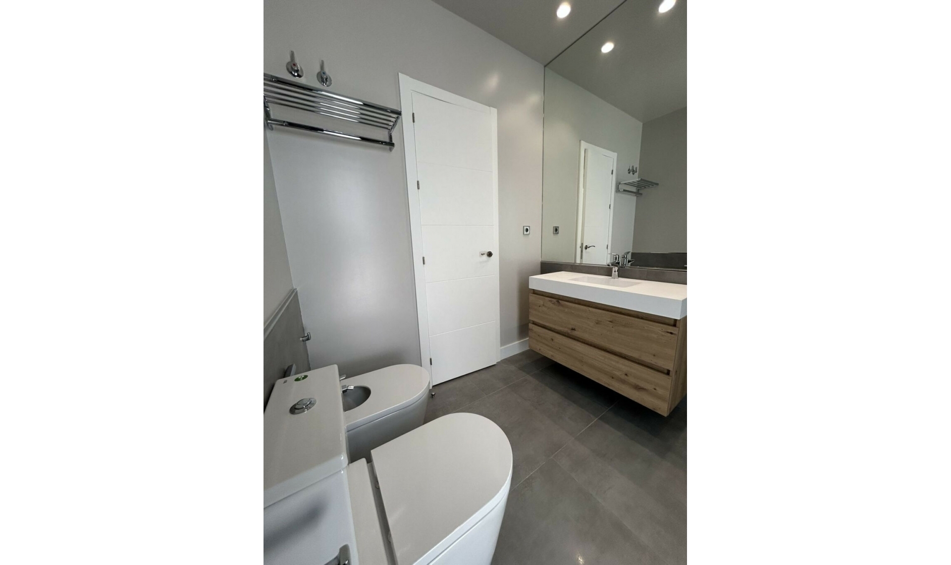Resale - House -
Marbesa