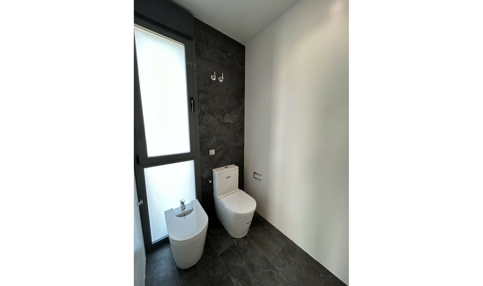 Resale - House -
Marbesa