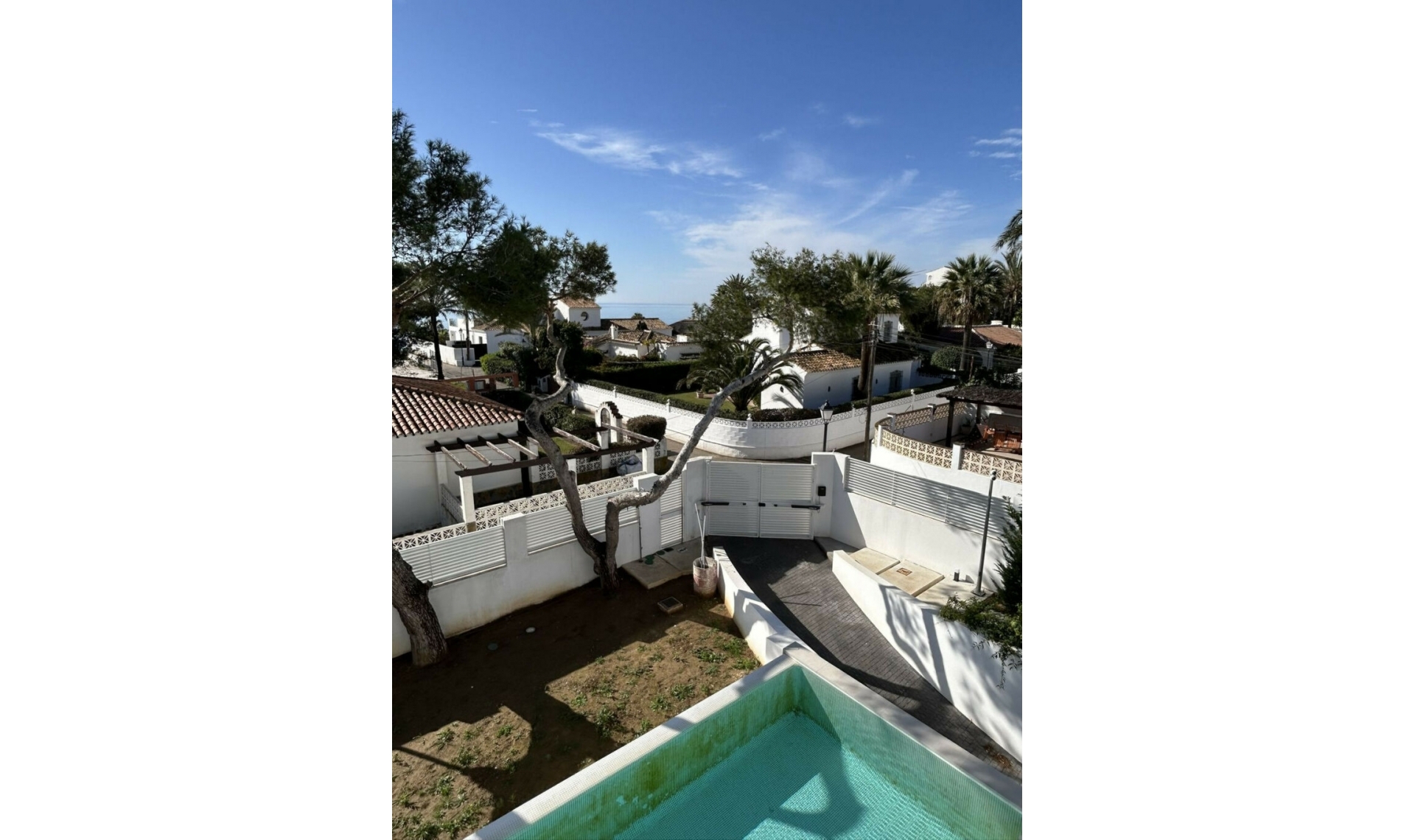 Resale - House -
Marbesa