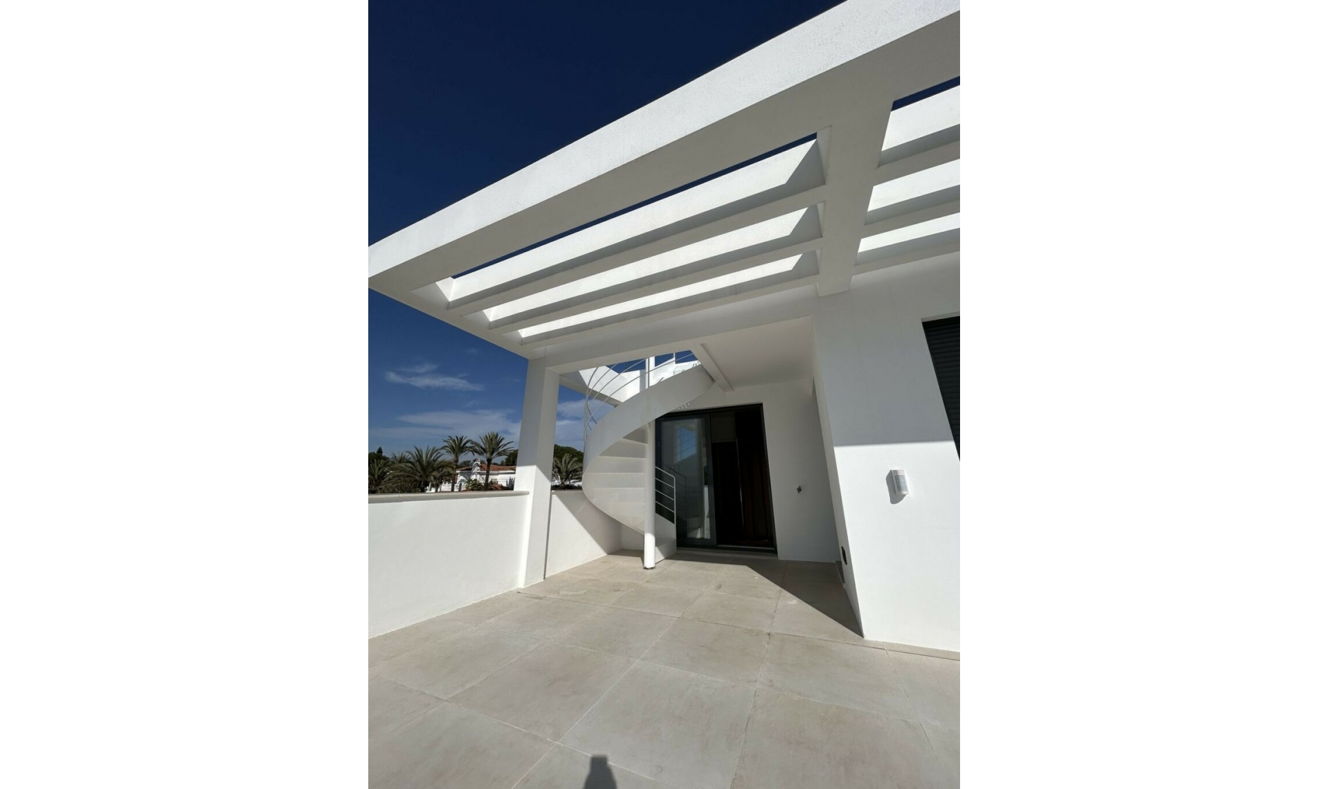 Resale - House -
Marbesa