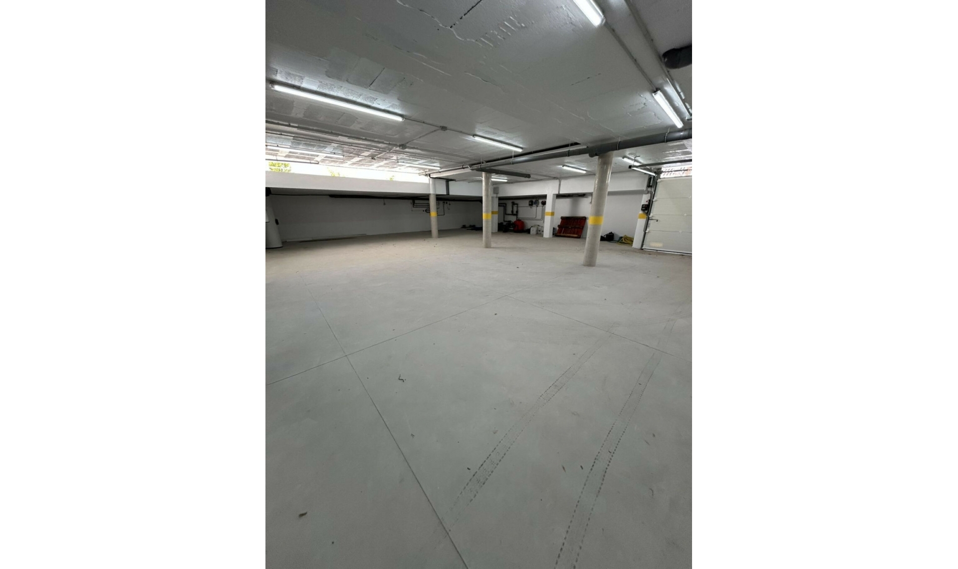 Resale - House -
Marbesa