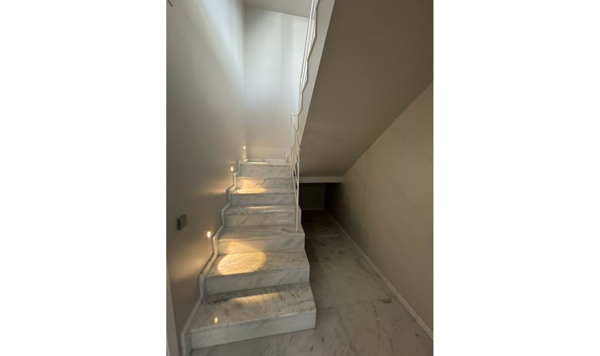 Resale - House -
Marbesa