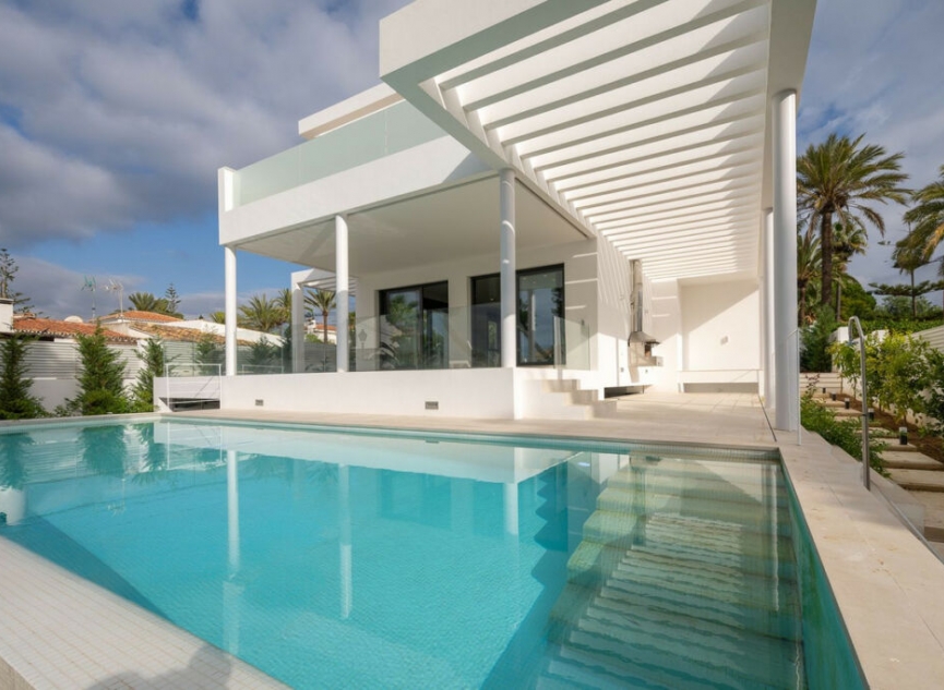 Resale - House -
Marbesa