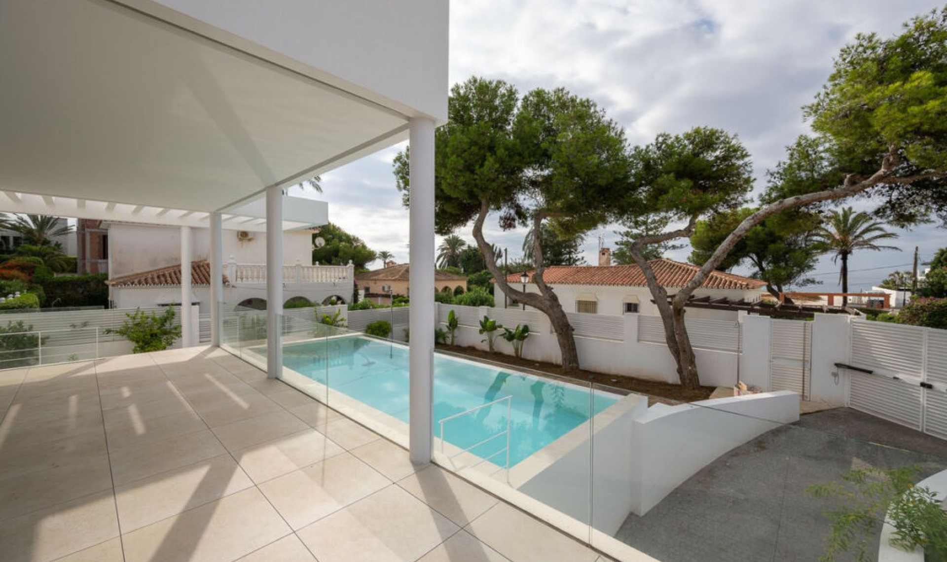 Resale - House -
Marbesa