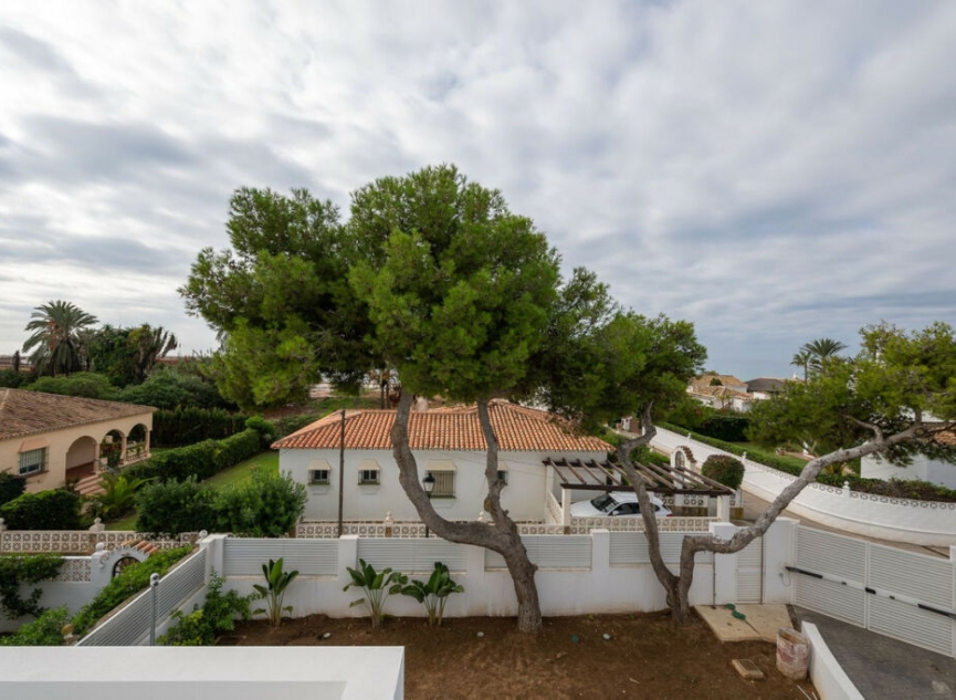 Resale - House -
Marbesa