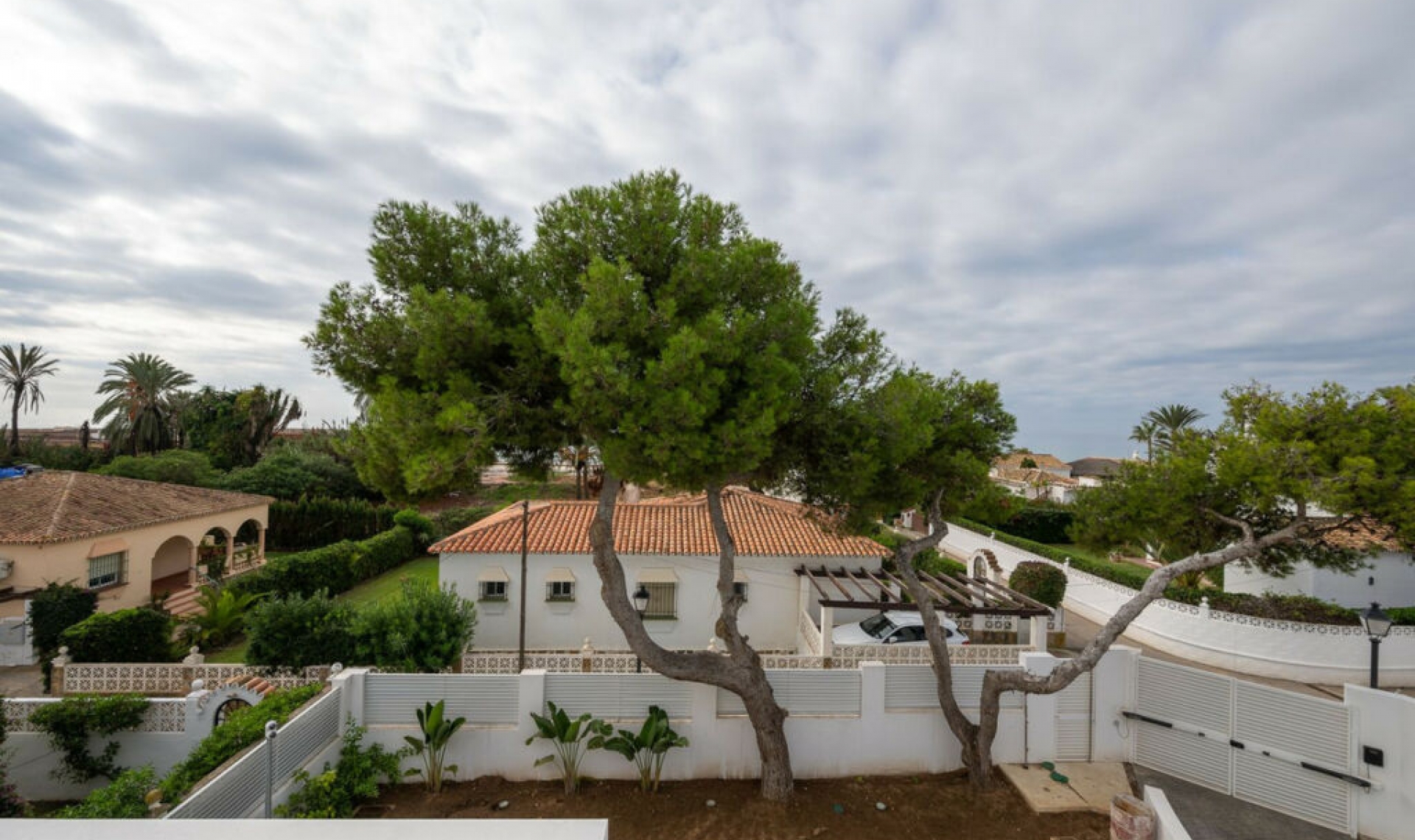 Resale - House -
Marbesa