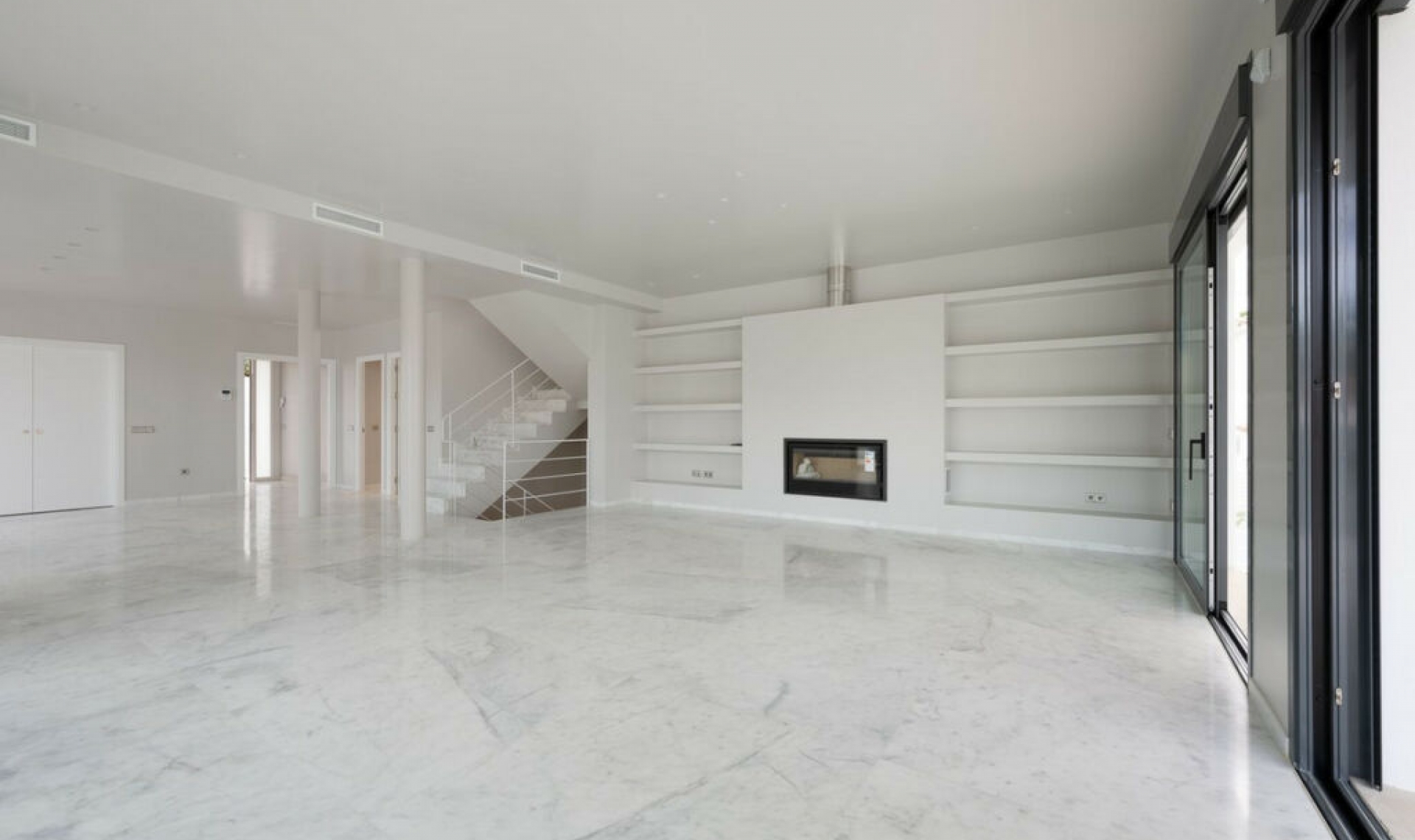 Resale - House -
Marbesa