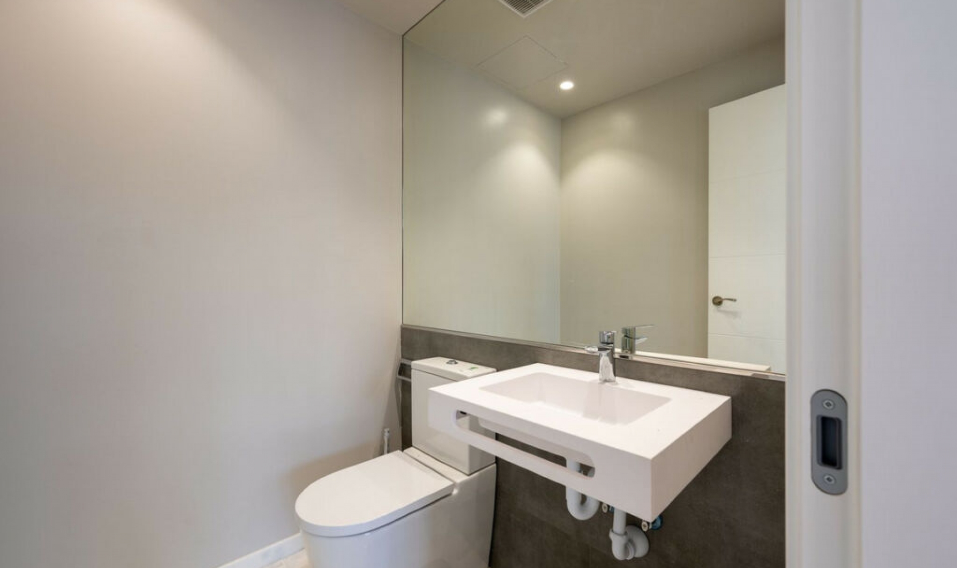 Resale - House -
Marbesa