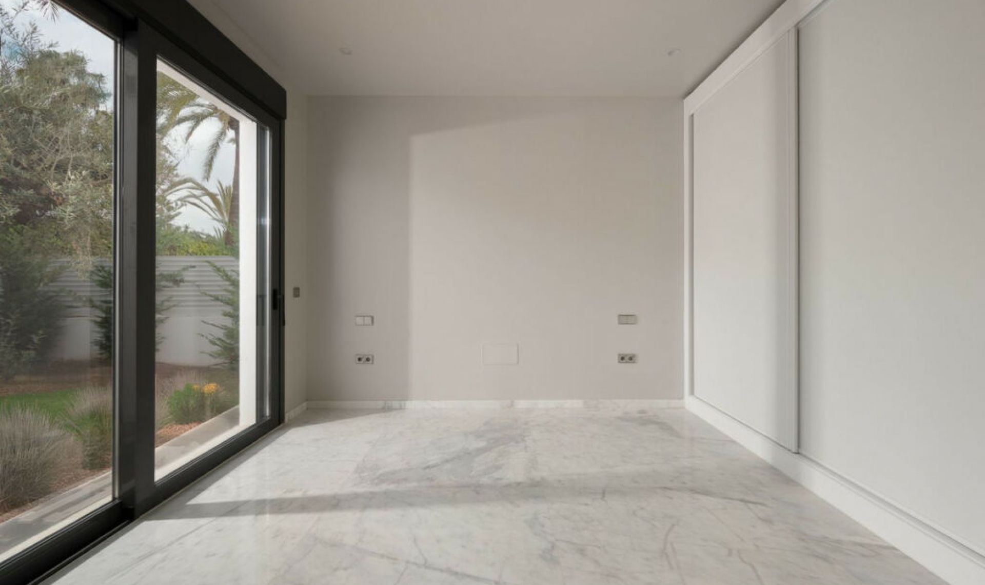 Resale - House -
Marbesa