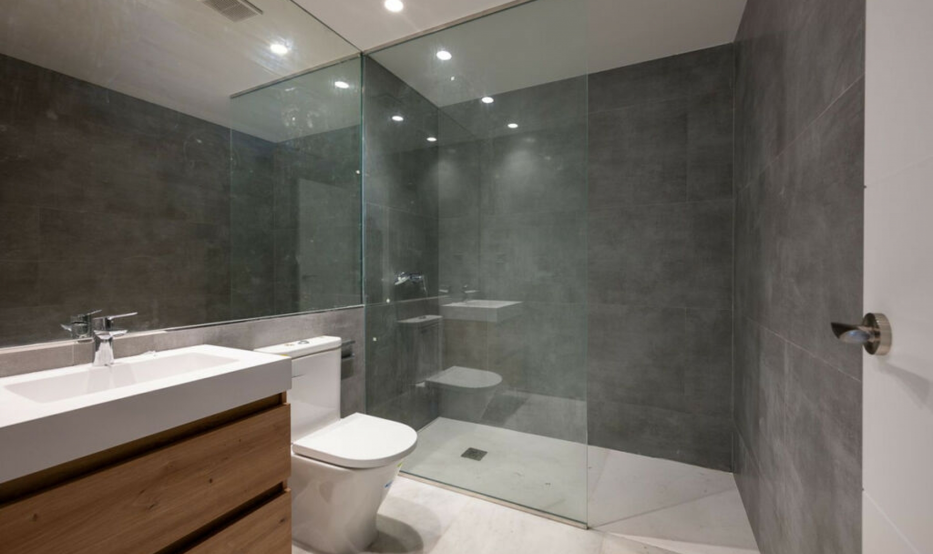 Resale - House -
Marbesa