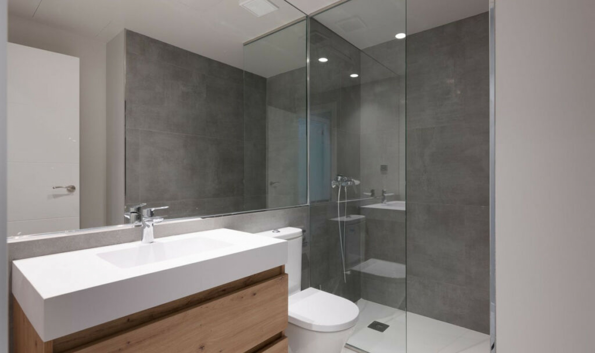 Resale - House -
Marbesa