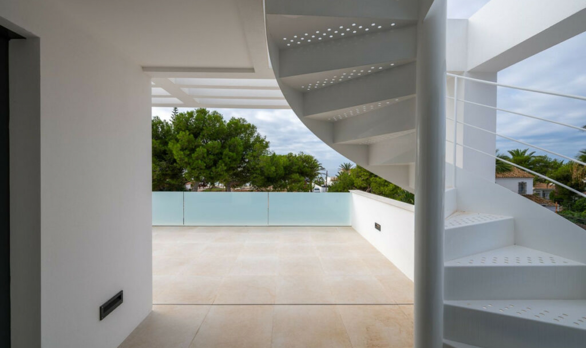 Resale - House -
Marbesa