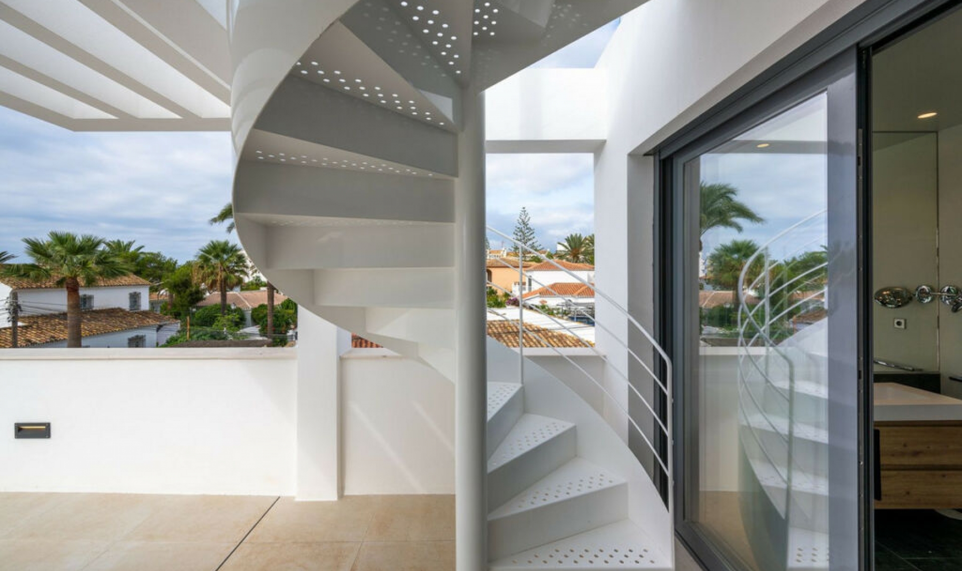 Resale - House -
Marbesa