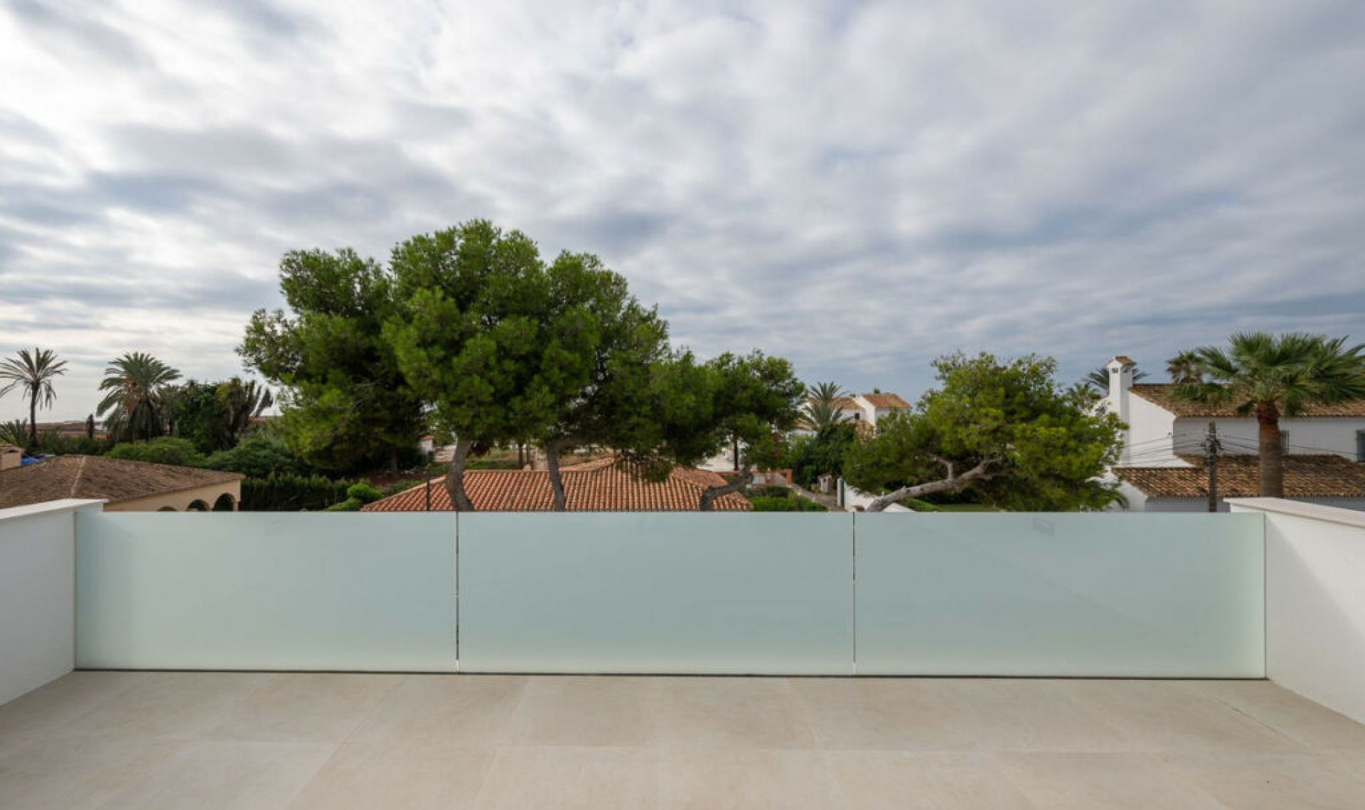 Resale - House -
Marbesa