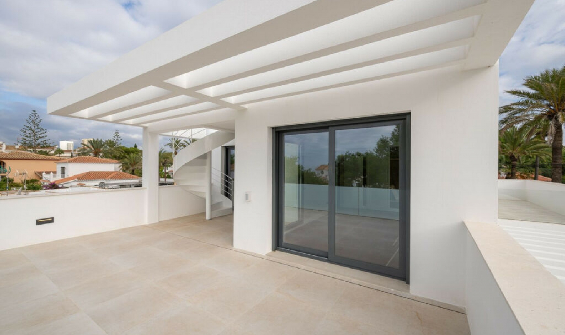 Resale - House -
Marbesa