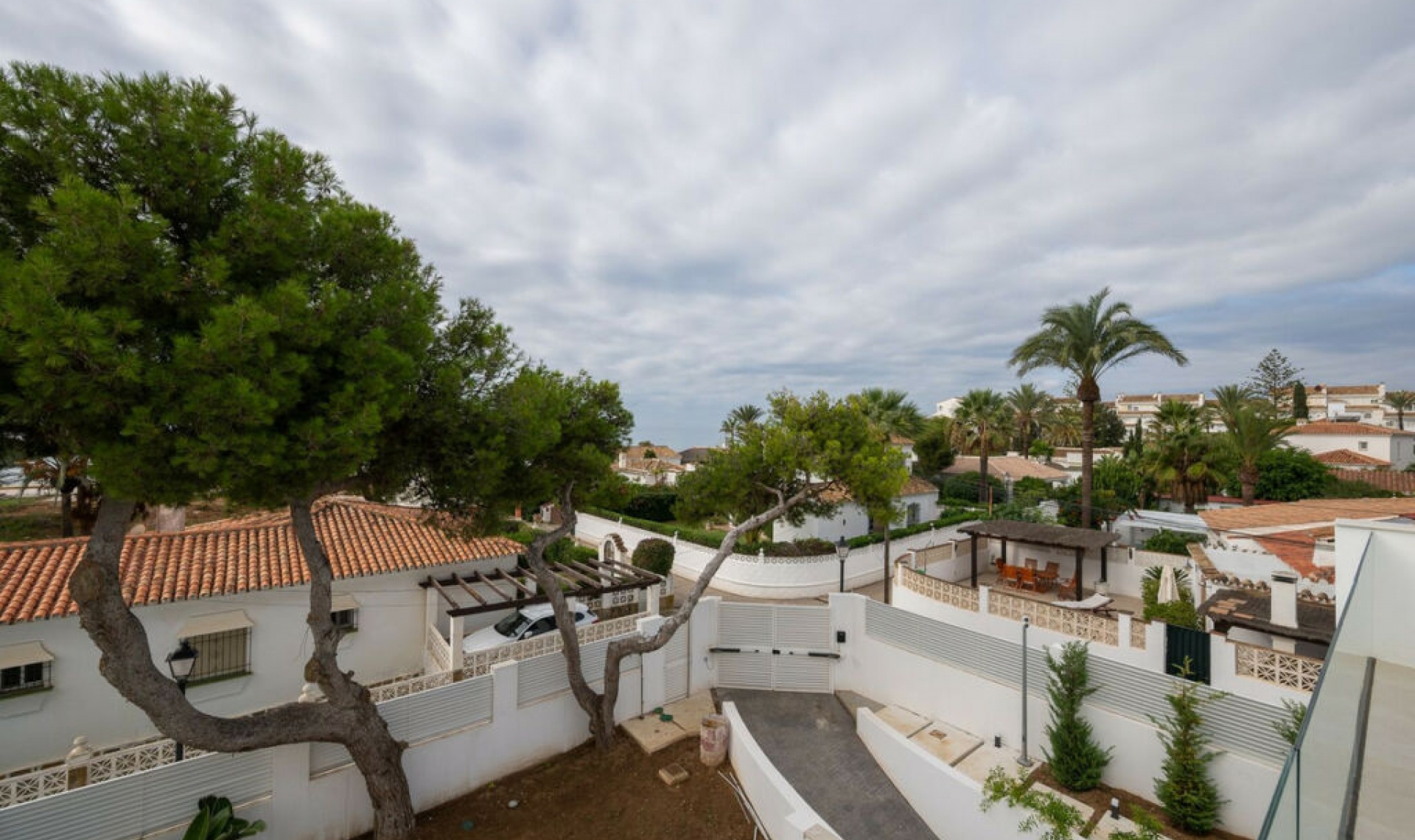 Resale - House -
Marbesa