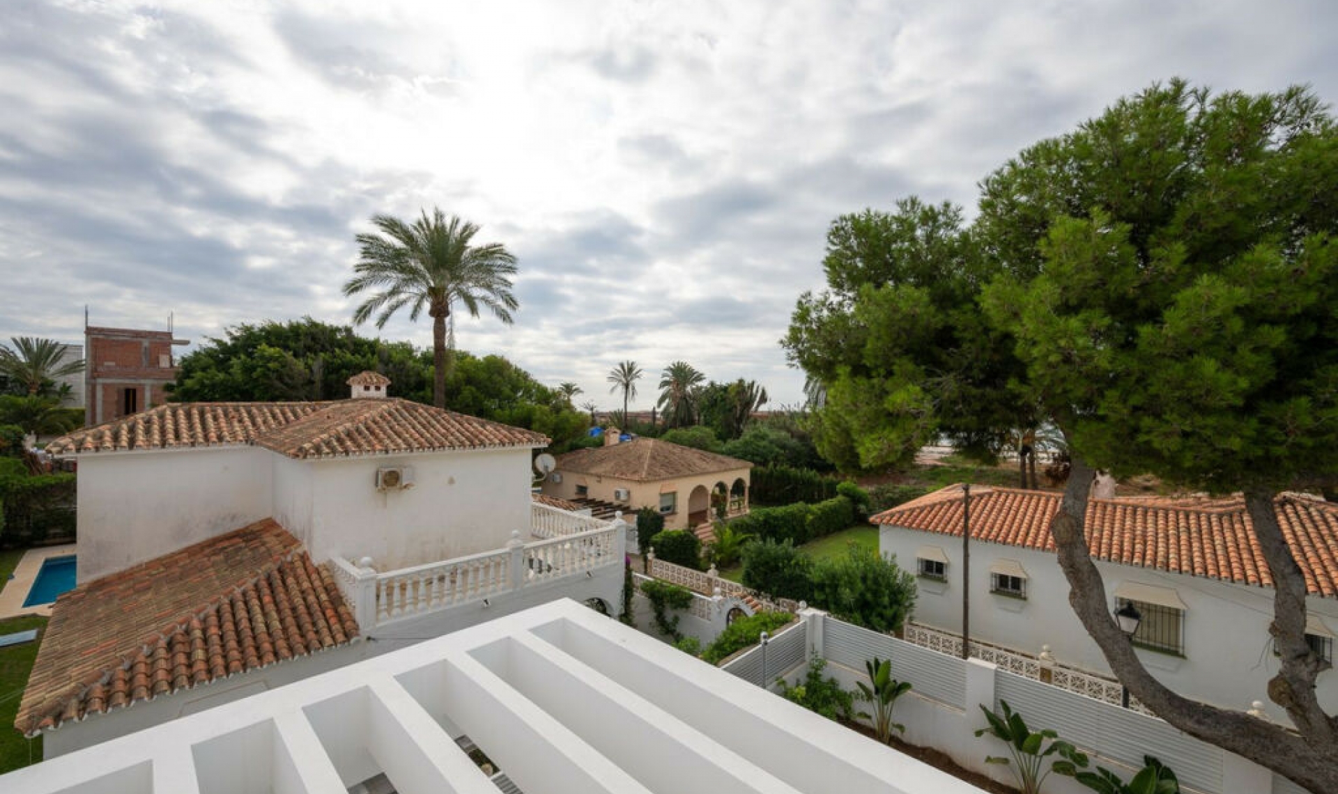 Resale - House -
Marbesa