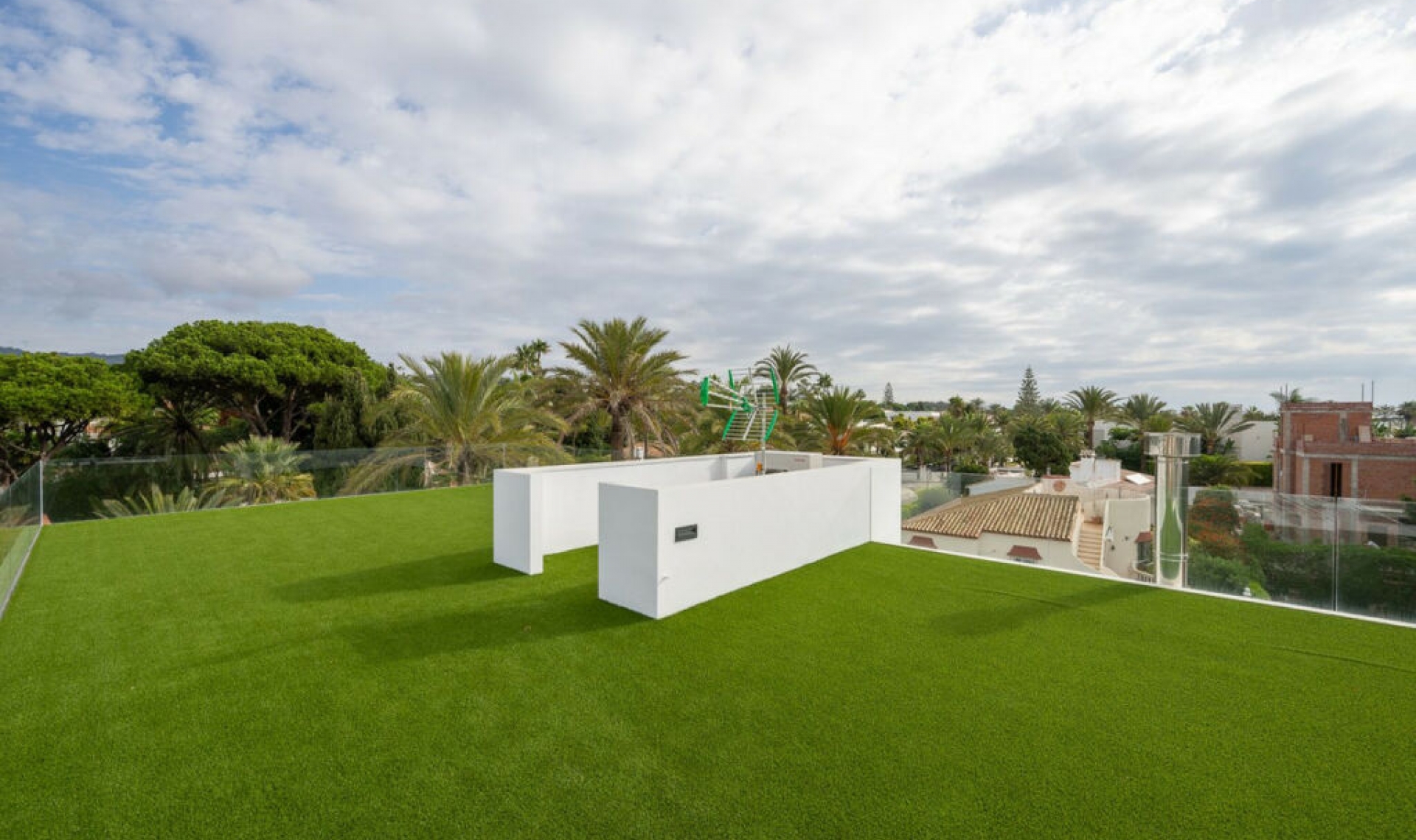 Resale - House -
Marbesa